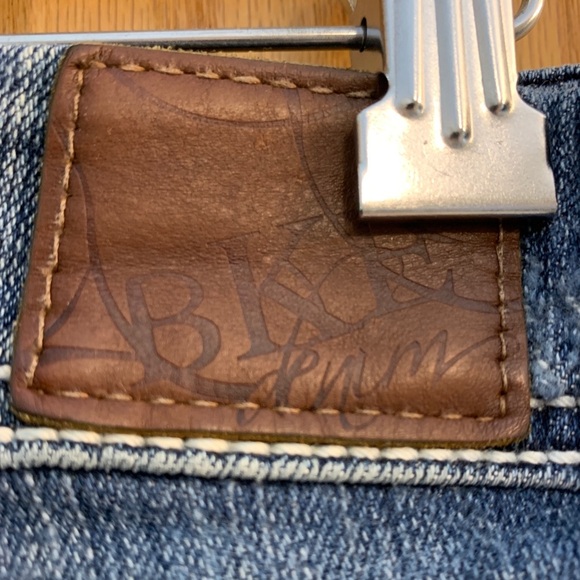 Buckle BKE Sabrina Denim Jeans Capris Size 28 Distressed Medium Wash - Low Rise - Picture 3 of 4